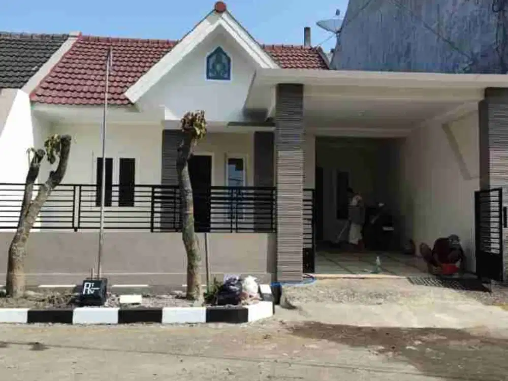 rumah cantik siap huni di zona neighborhood sqwojajar dekat sulfat dekat jalan tol barusan selesai renovasi