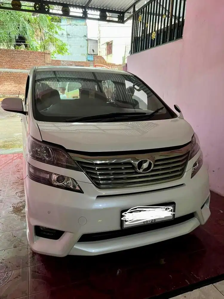 Toyota Vellfire (2013)