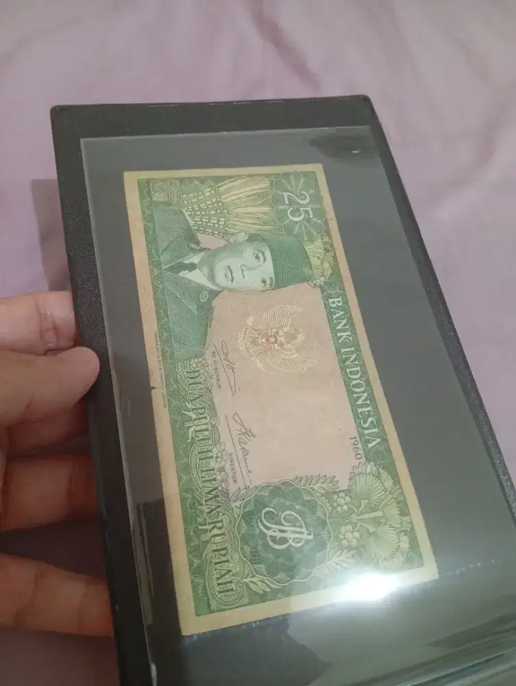 Di jual uang kertas Sukarno kondisi bagus mulus pecahan dua puluh lima