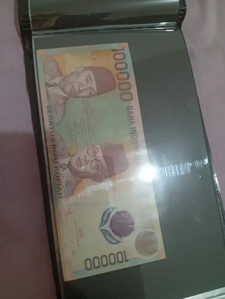 Uang Sukarno polimer plastik kondisi mulus pecahan seratus ribu rp