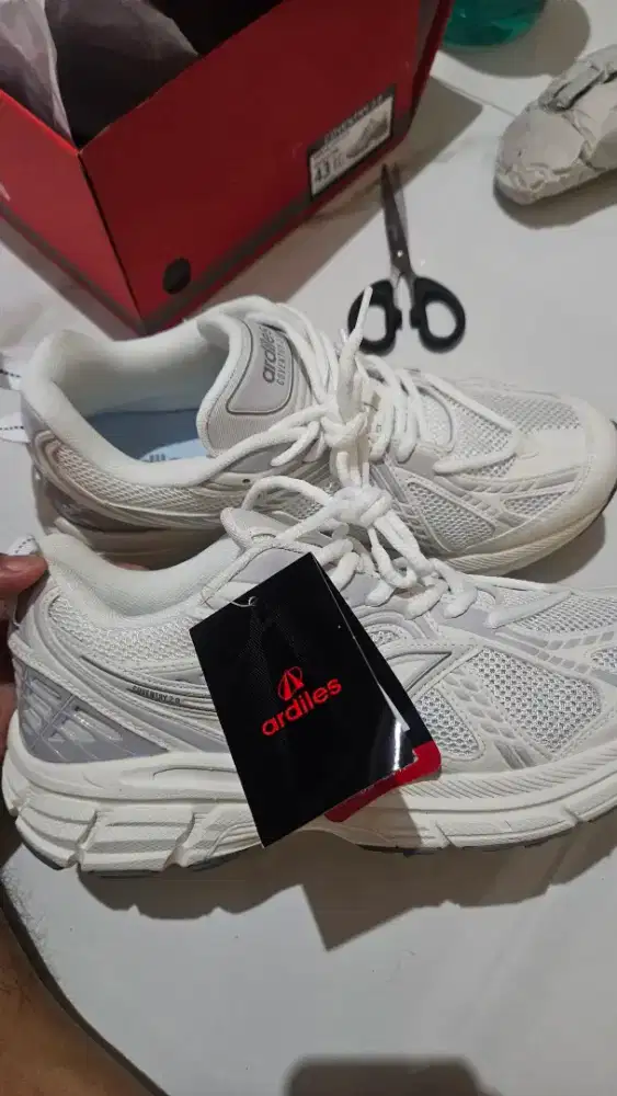 ​[JUAL RUGI] Ardiles Coventry 2.0 White - Baru Mendarat BNIB Size 43