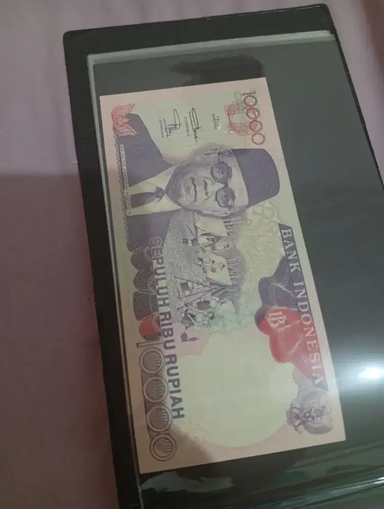 Di jual uang kertas Sri Sultan Hamengku Buwono pecahan sepuluh ribu