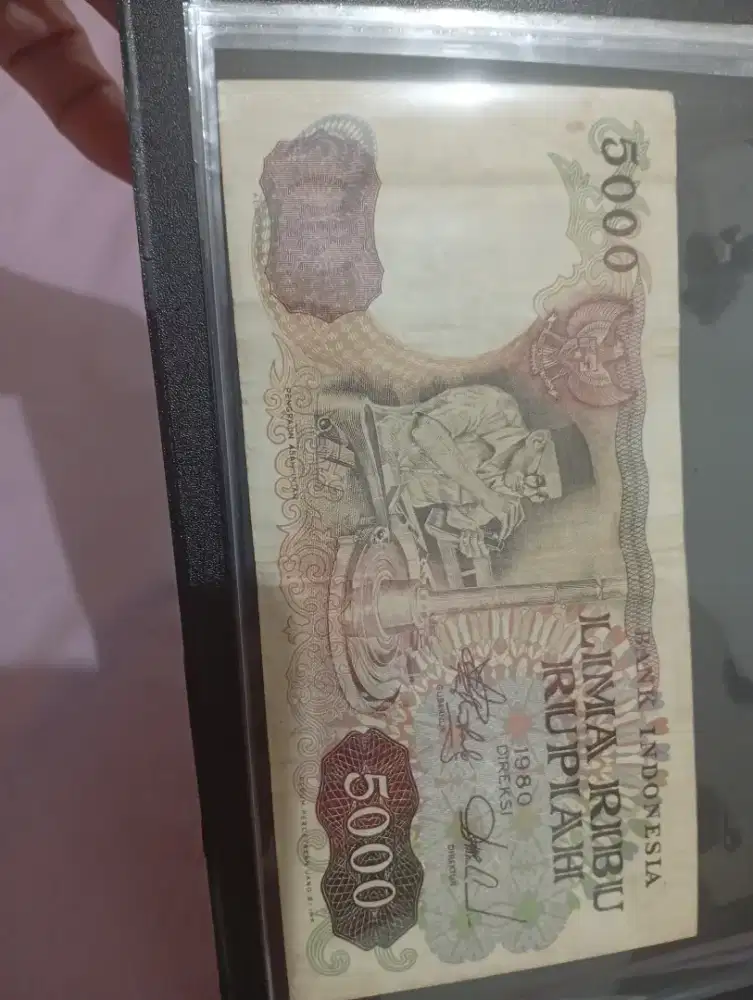 Di jual uang kertas asah intan pecahan lima ribu rupiah