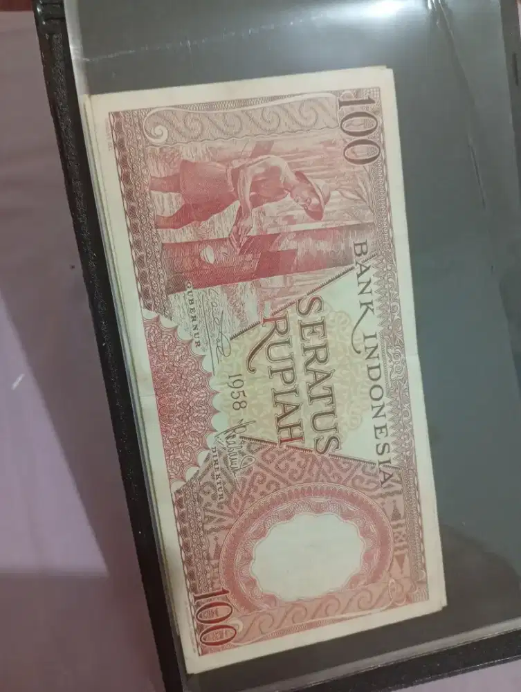 Di jual uang kertas tahun 1958 pecahan seratus rupiah