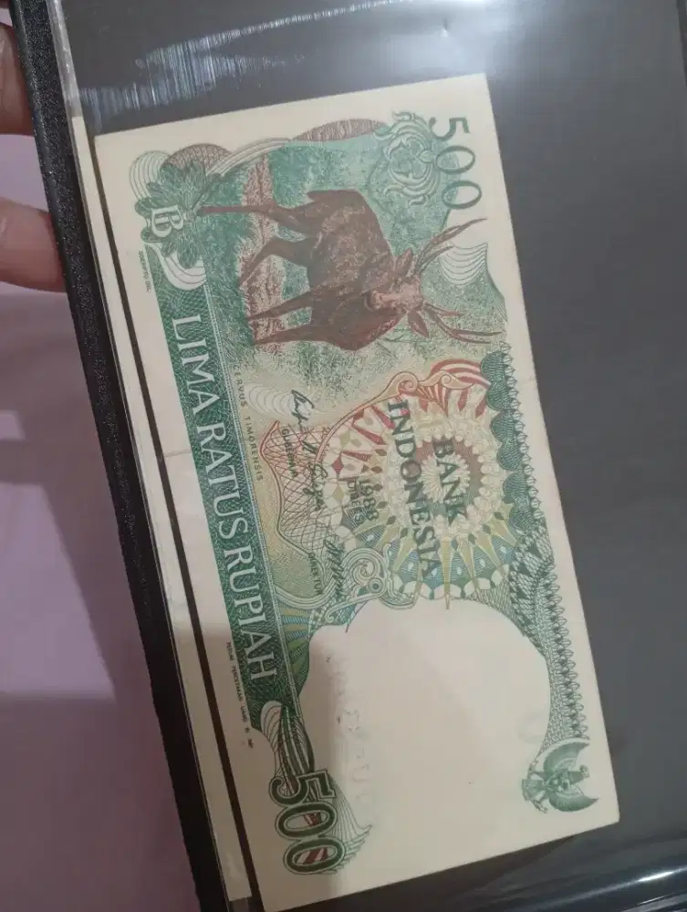 Di jual uang rusa kertas pecahan lima ratus rupiah