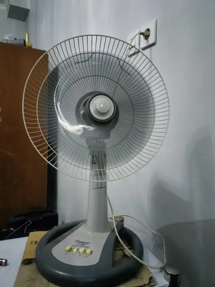 Kipas Angin Cosmos 12 DSE menyala abangku