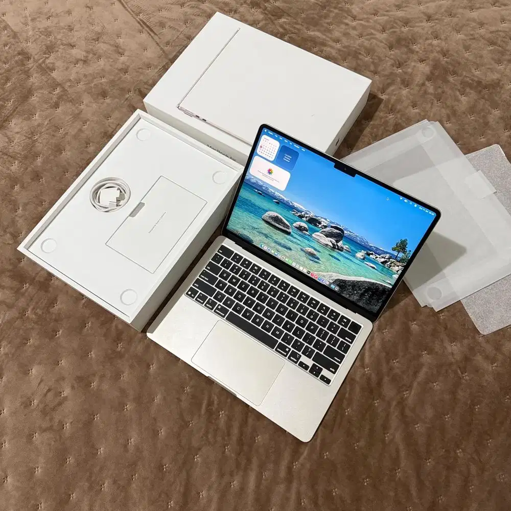 Macbook Air M4 2025 13 inch 16/256 Starlight Fullset 2 Bulan Pemakaian