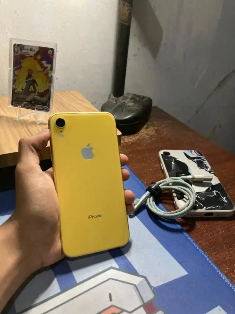 iPhone Xr Yellow Inter