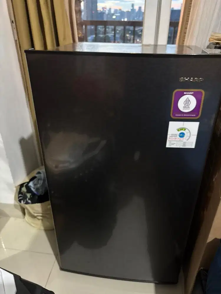 Dijual Kulkas Sharp 1 Pintu Like New (Pakai 1 Minggu)