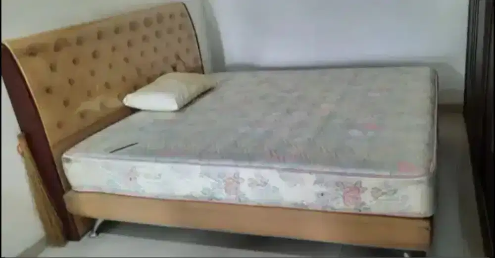 Jual kasur springbed 180x200 udh termasuk divan,harga 1,9jt bs nego
