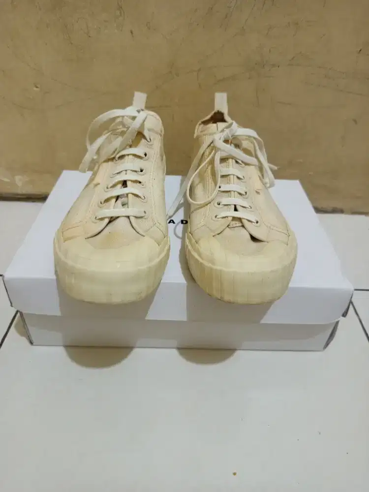 Sepatu superga X makna