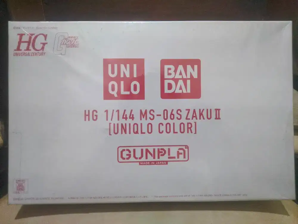 HG 1/144 MS-06S Zaku II [UNIQLO Color] Eksklusif UNIQLO x Bandai