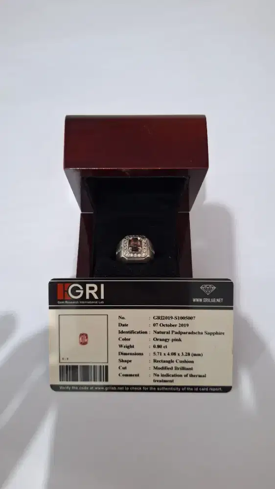 Barang Langka Natural Padparadscha Sapphire