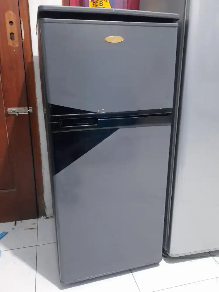 Kulkas 2 Pintu Super Kecil .. Cocok untuk di Kamar