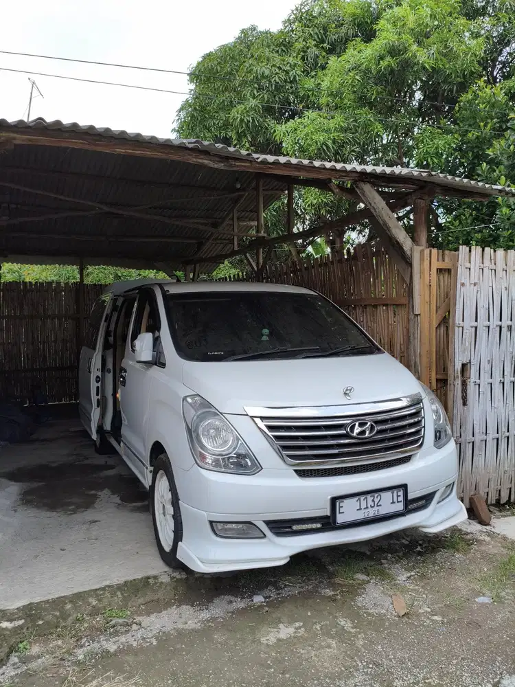 Hyundai H-1 2011 Bensin