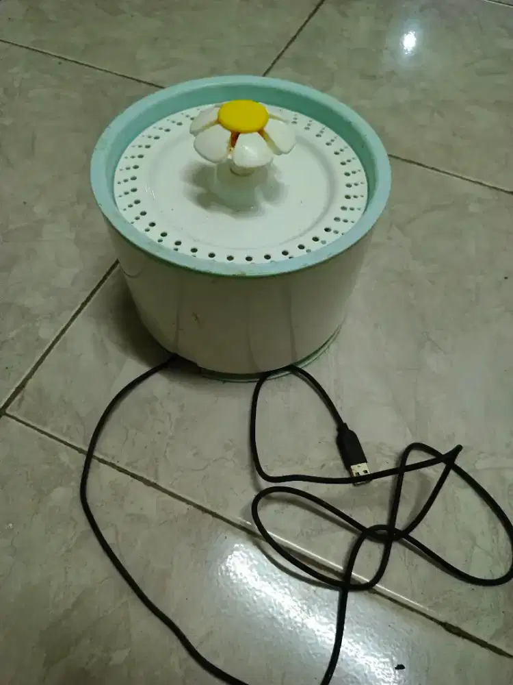 Tempat minum otomatis