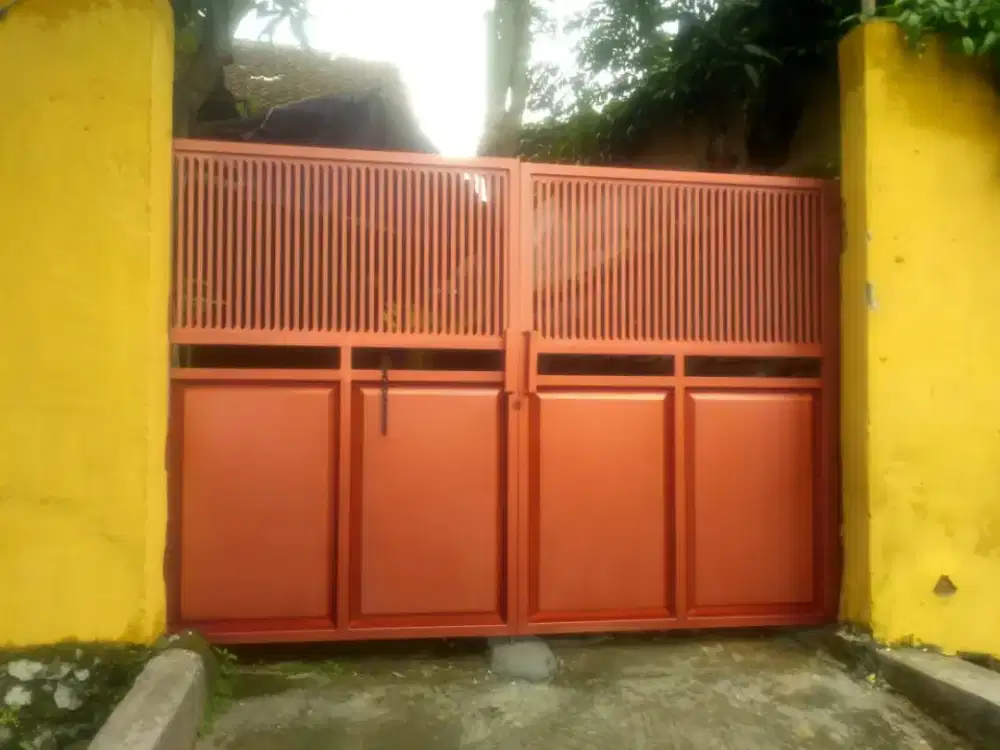 Rumah Klasik ditepi jalan aspal kawasan wisata Ponggok