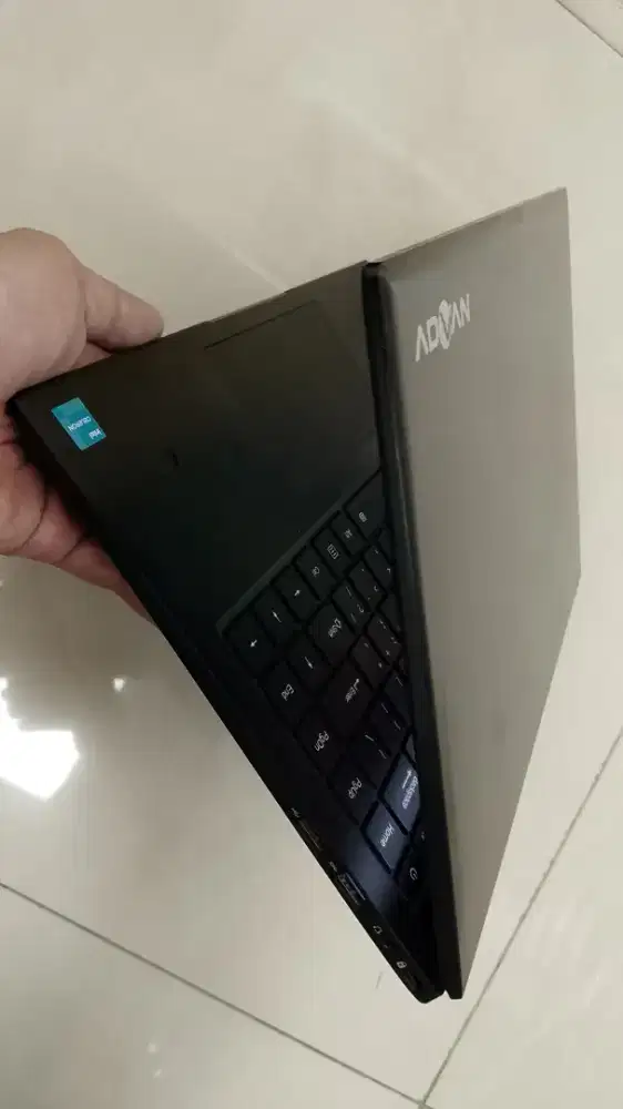 Dijual laptop ADVAN slim 14inch Small Ram 4GB SSD 128GB win 11 siap pk