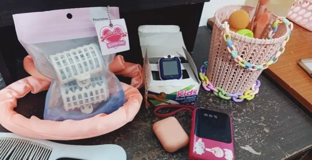 bundling roll rambut, heatles curl nat,jam imo, pb, earphone, set kuas