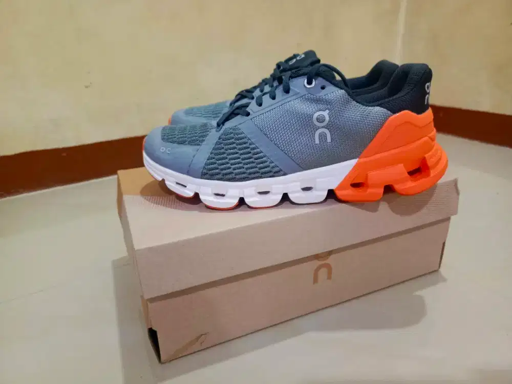 Sepatu olahraga On Cloud