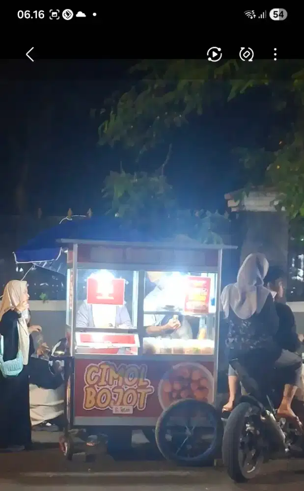 Dibutuhkan pegawai untuk jaga stand cimol