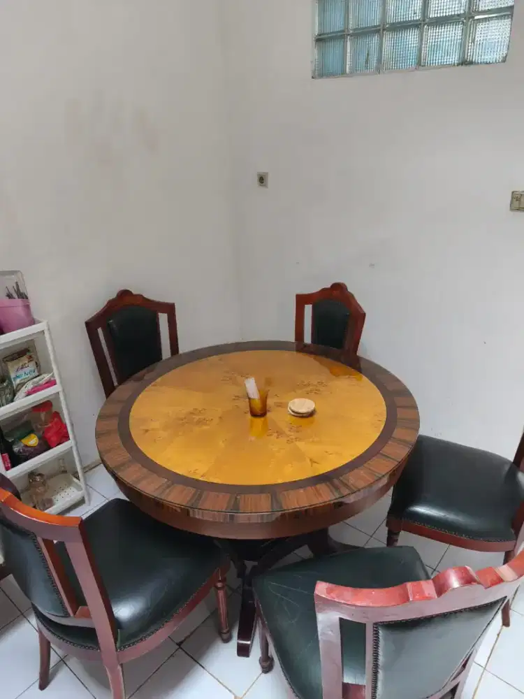 Dijual 1 set meja makan Round Table