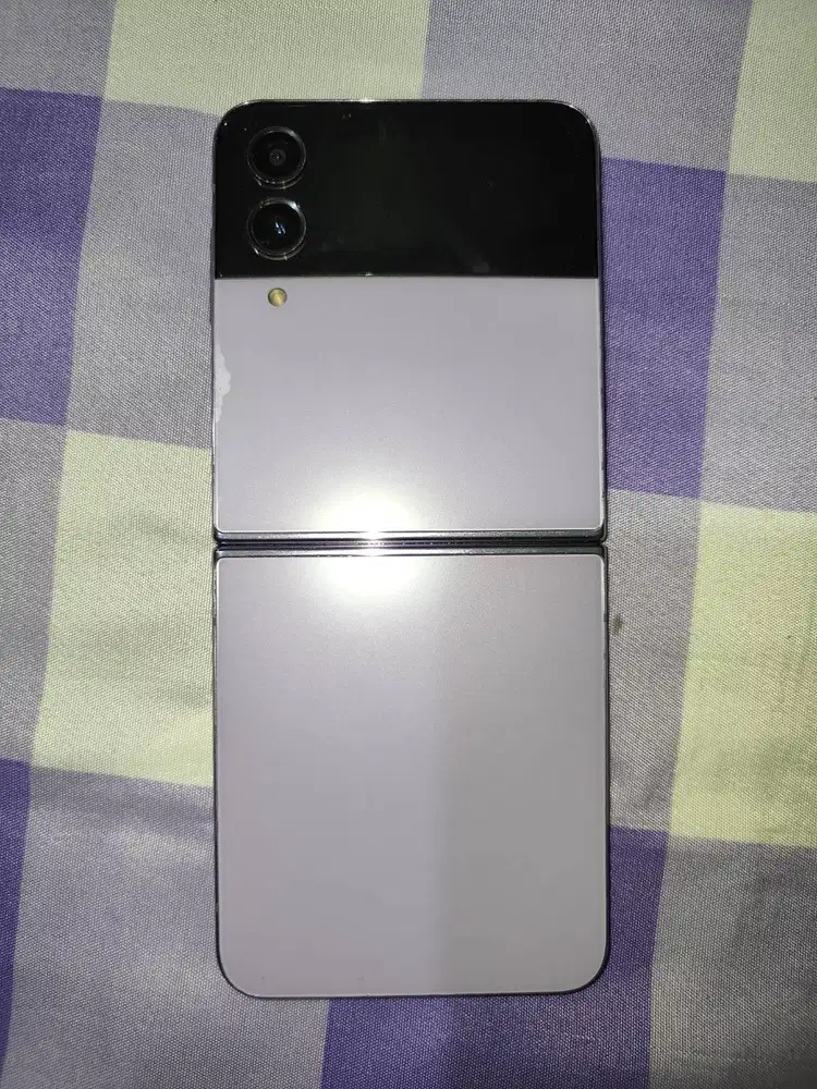 Samsung Galaxy Z Flip4 8/512Gb 5G SEIN Resmi Indonesia