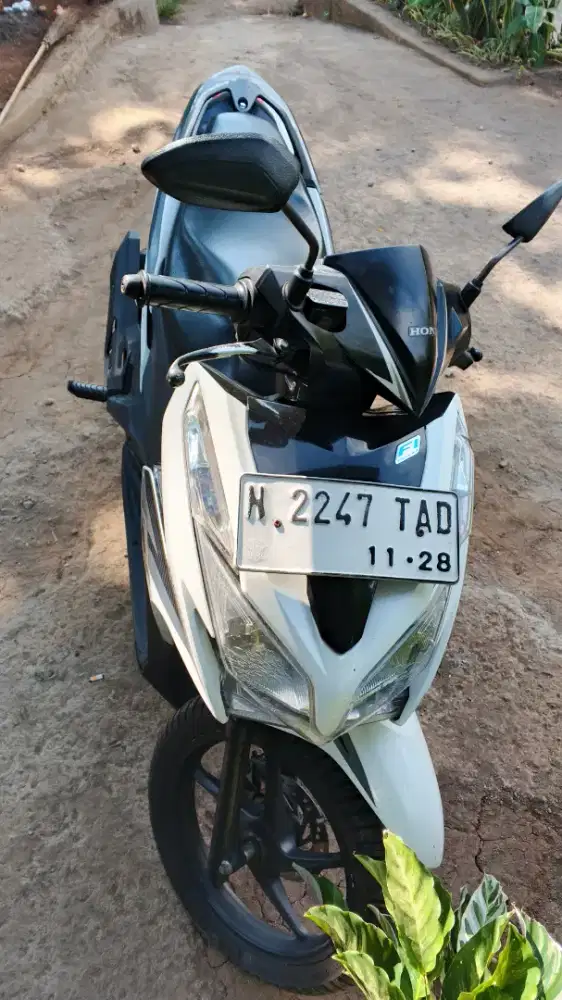 Vario 125 putih 2013 plat N Pasuruan