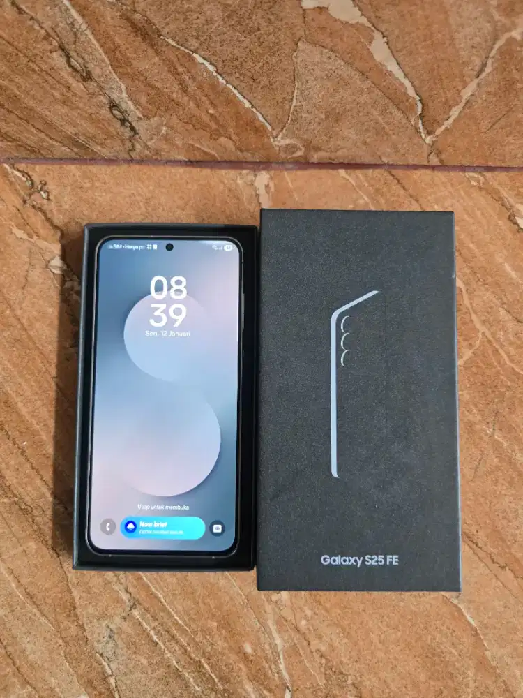 SAMSUNG S25 FE LIKE NEW