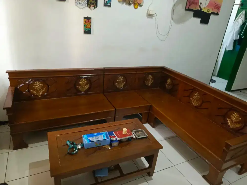 Kursi Tamu 1 Set (Mahoni)