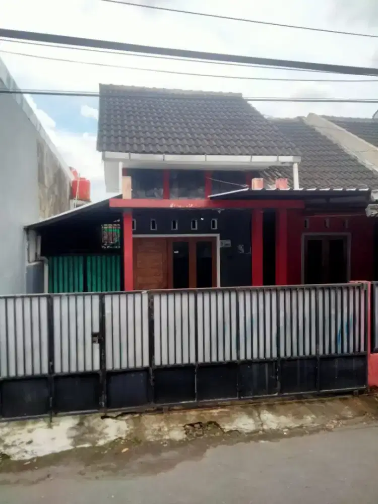 Dijual rumah belakang kampus UII terpadu jl Kaliurang km 12 candi