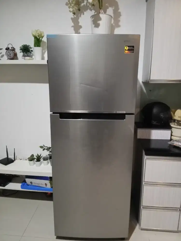 Kulkas SAMSUNG 2 Pintu Inverter