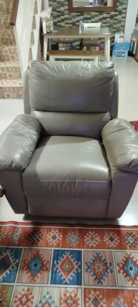 sofa santai bisa rebahan