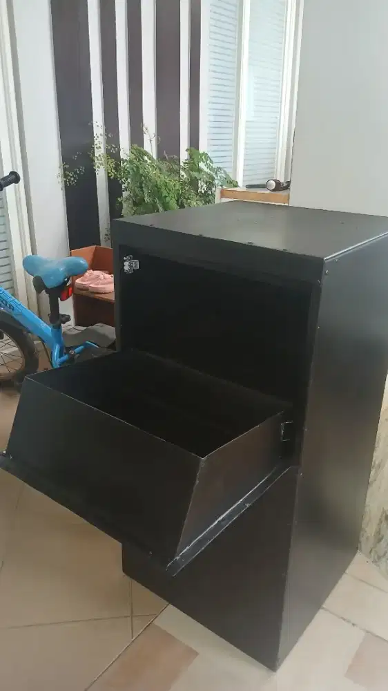 Box paket besi. Nego