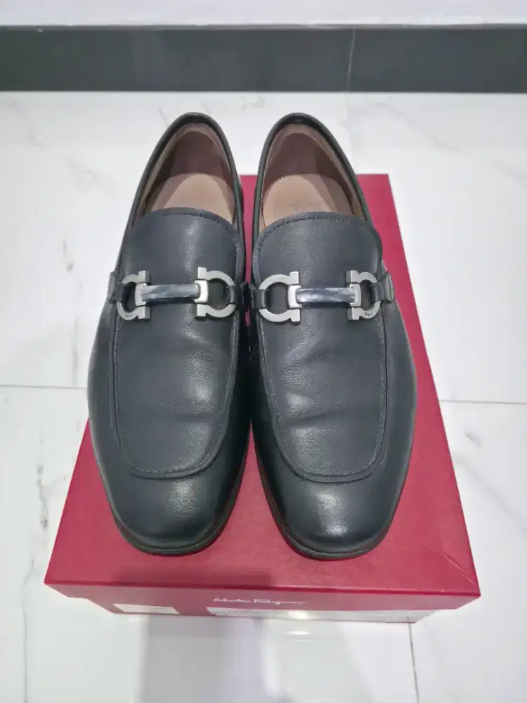 Sepatu pantofel ferragamo