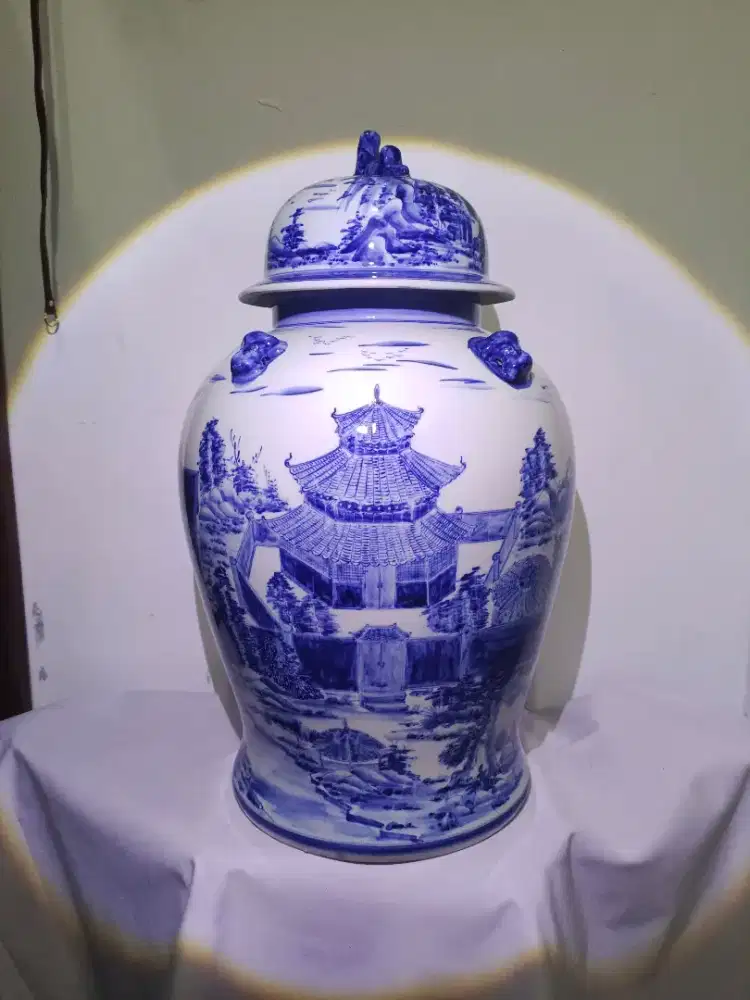 Guci keramik pajangan antik