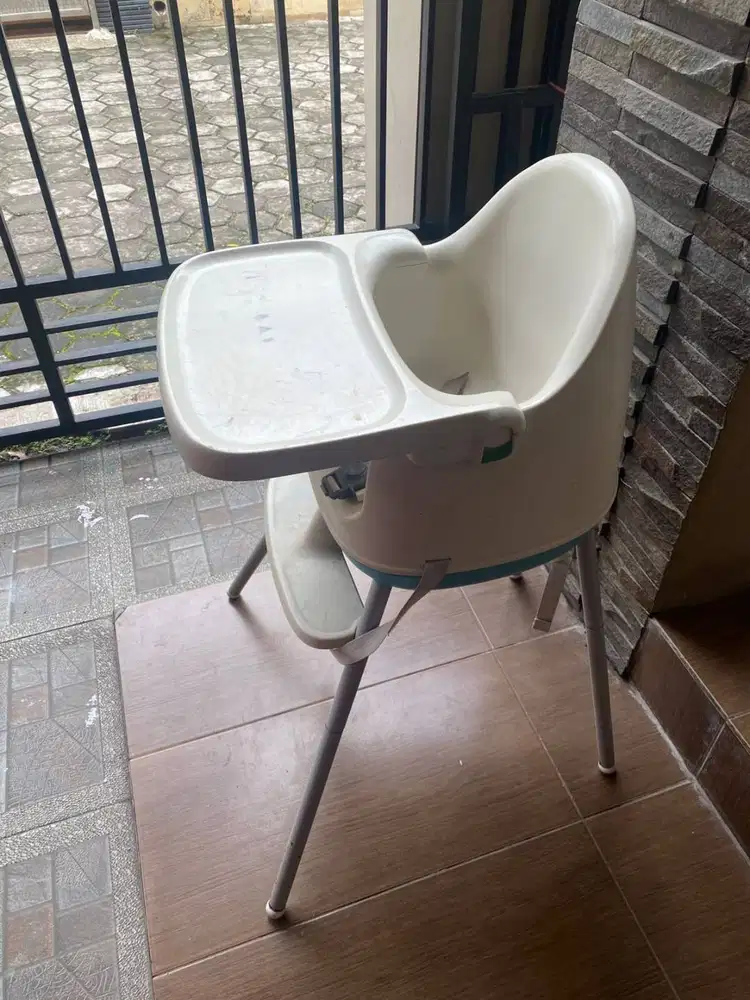 Kursi makan bayi (baby chair/high chair)