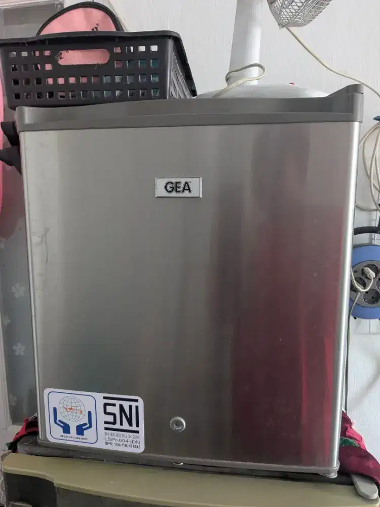 Kulkas mini GEA