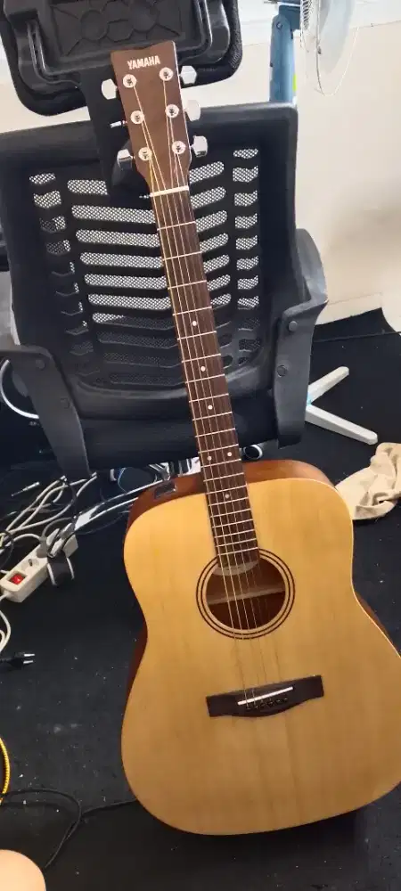 Gitar akustik Elektrik Yamaha