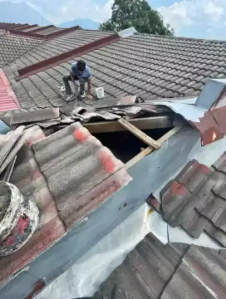 Jasa atap bocor genteng rembes plafon dan bongkar pasang ganting