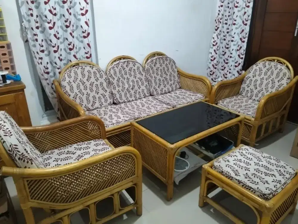 1 set meja kursi tamu (rotan)