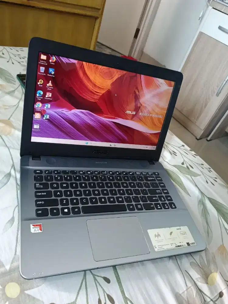 Laptop Asus X441B AMD A4 RAM 4GB SSD 256GB