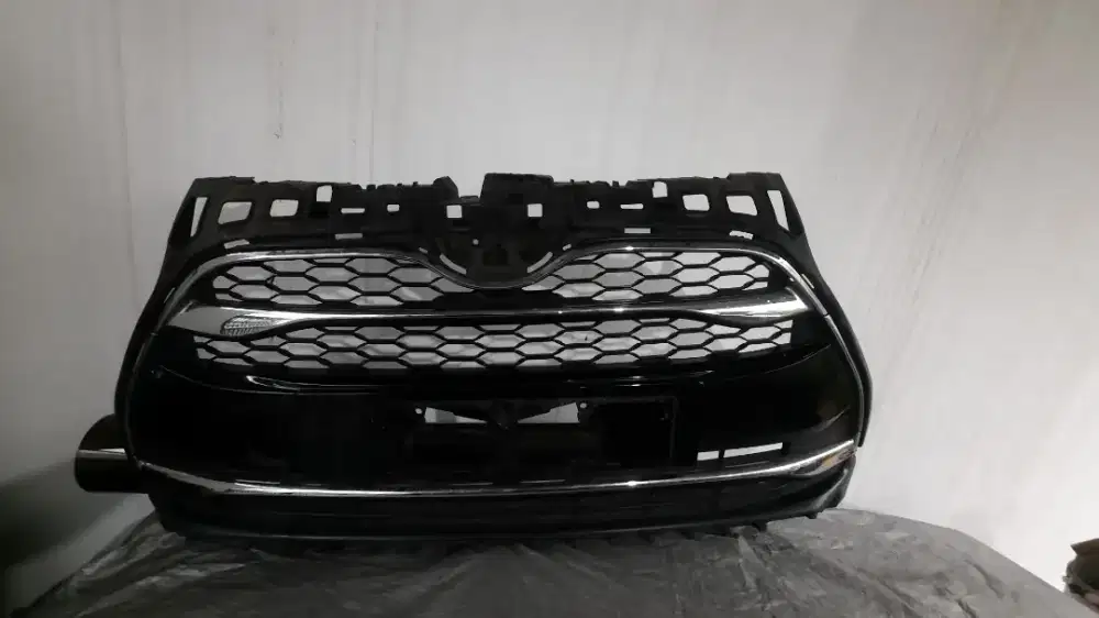 Grill Toyota Sienta Q