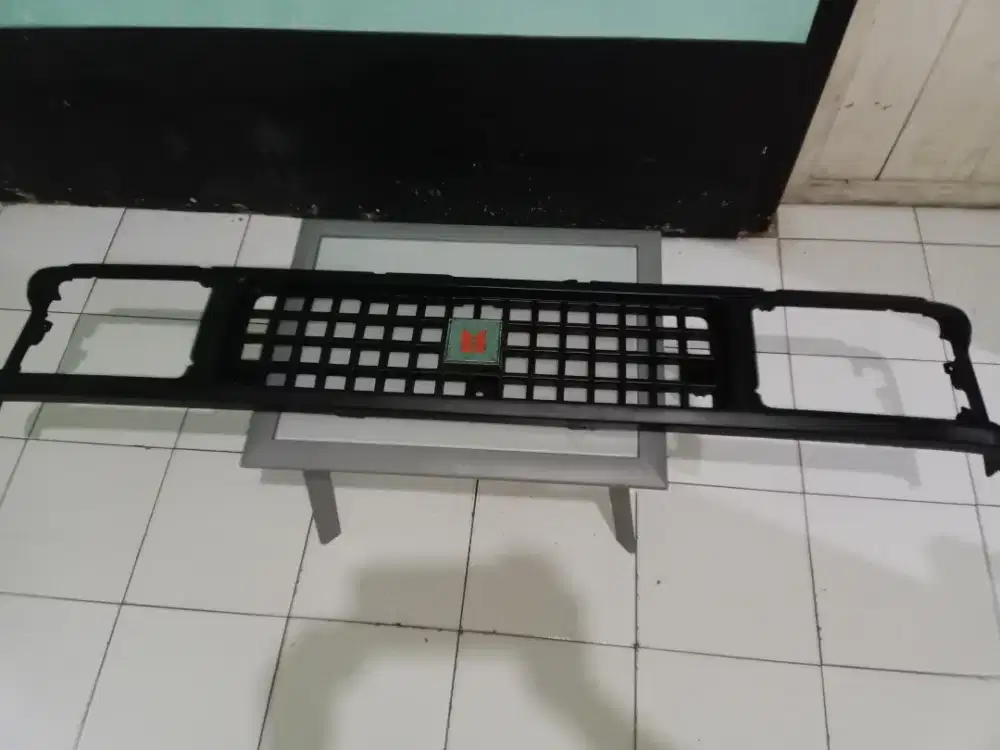 Grill depan original Isuzu trooper