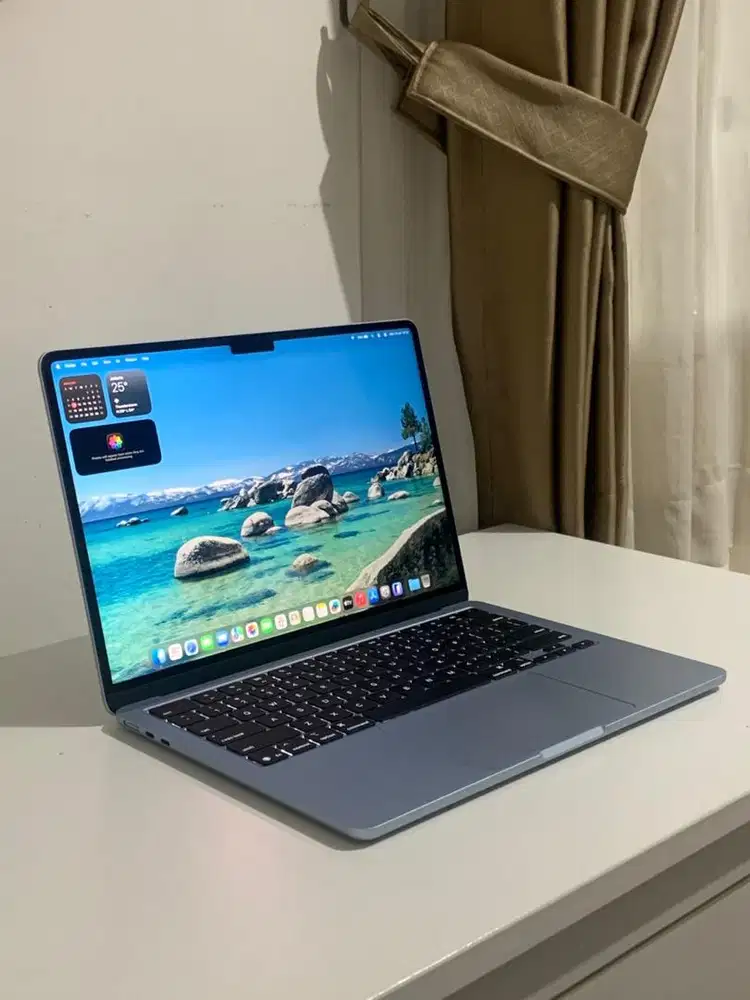 MacBook Air 2025 M4 13 inch 16/256