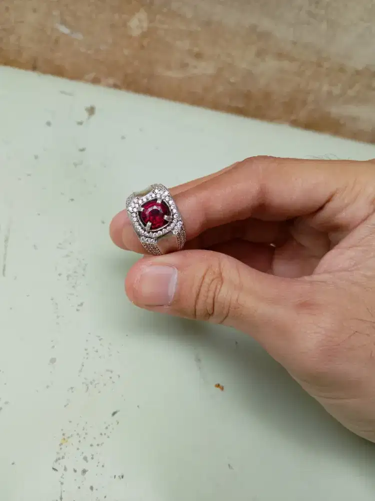 Cincin red garnet