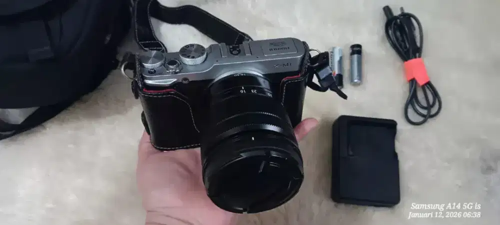 Kamera fujifilm xm1 sc16 langka  like new eks cewek komplit bonus