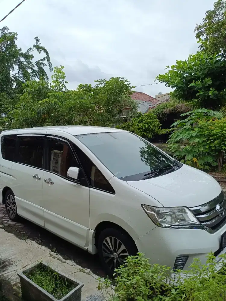 Dijual Mobil Serena HWS 2014/2015