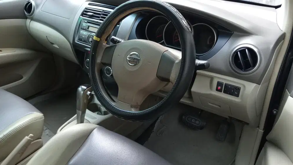 Nissan Grand livina 2010 Bensin