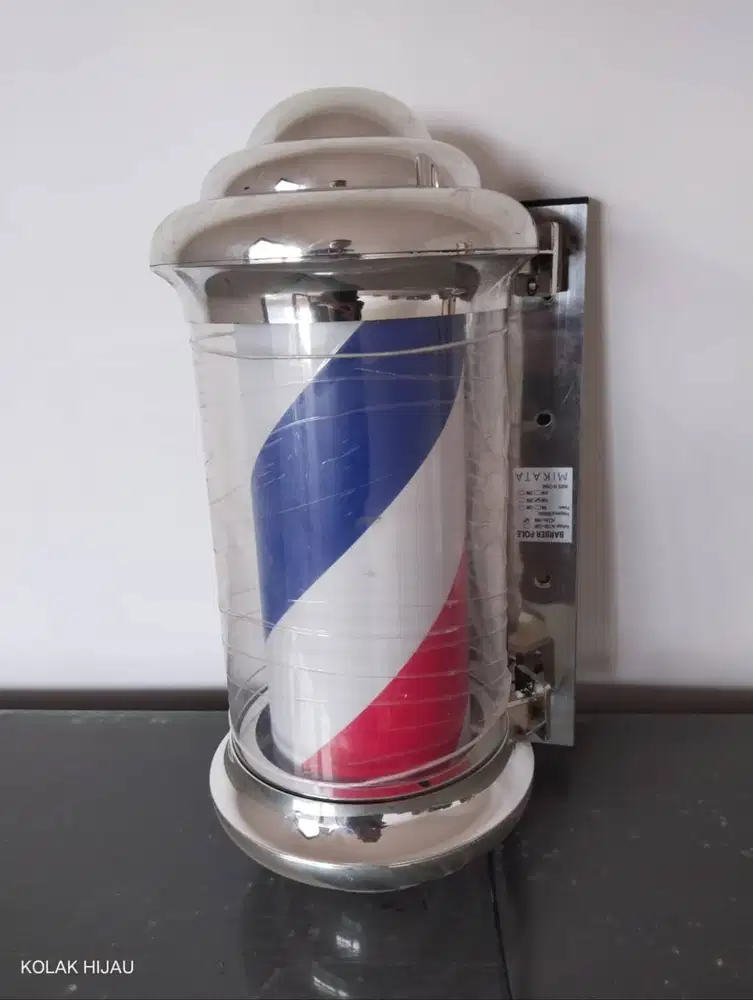 Jual kursi barber dan barber pole BARU 3 BULAN PAKAI